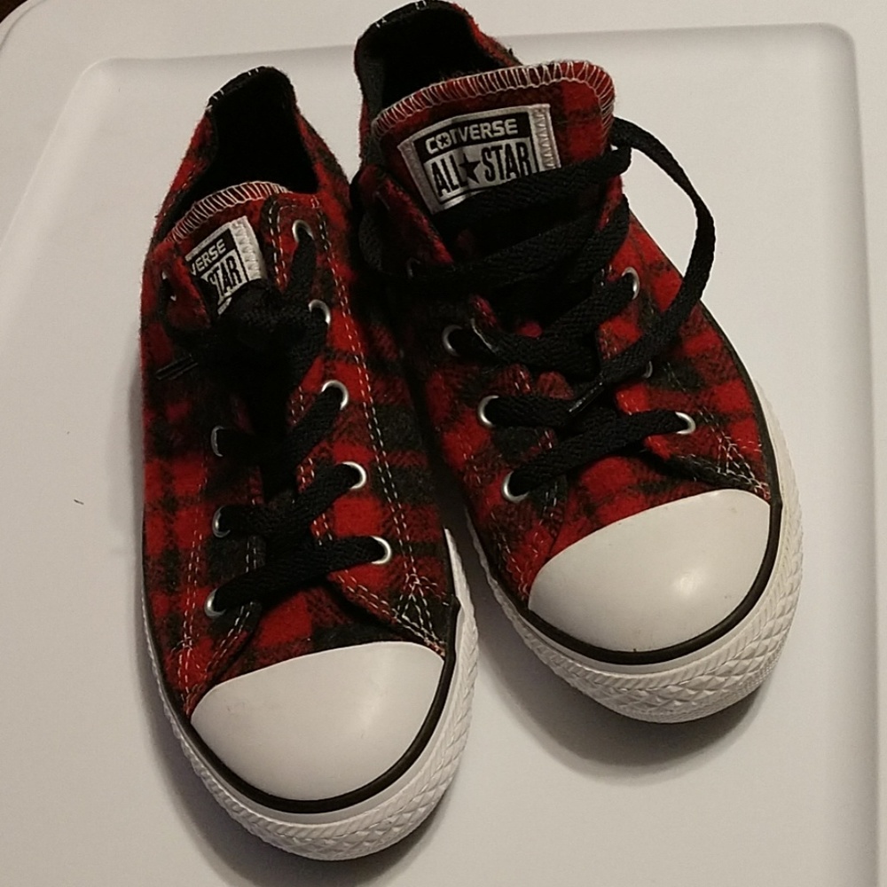 Converse All Star low tops sz 4 new